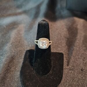 Silver Women's Ring with Sparkling Centerpiece Sz 6